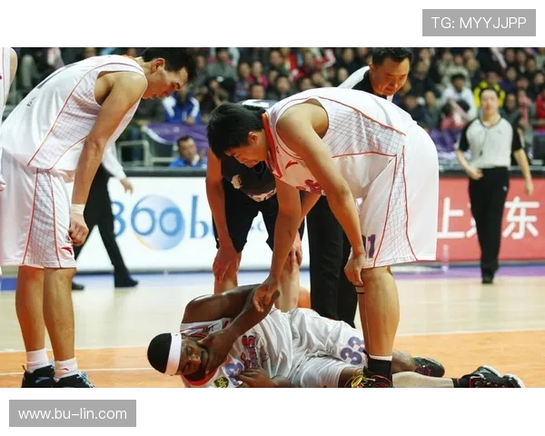 奇才与火箭激战10月31日NBA赛场精彩对决引发球迷热议